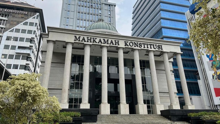 MK Bacakan Putusan Gugatan Ijazah Gibran Malam Ini