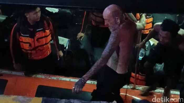 Kapal Pinisi Angkut 30 Orang Tenggelam di Labuan Bajo, 1 Wisatawan Hilang