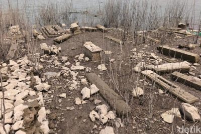 Waduk Gajah Mungkur di Wonogiri Mengering, Ratusan Makam Kuno Bermunculan