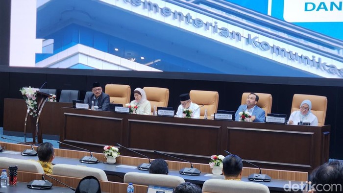 menkomdigi-meutya-hafid-kedua-dari-kiri-adrialdetikcom-1793013680147_169