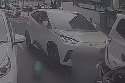 7 Fakta Ngeri BYD Tabrak 4 Mobil dan Lindas Ojol di Blok M