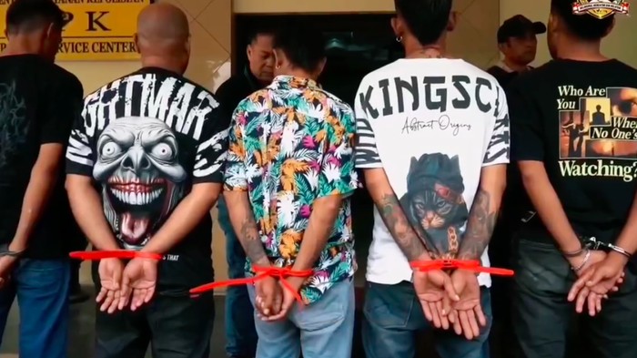 pengendara-motor-mengaku-diintimidasi-di-kalideres-jakbar-polisi-menangkap-5-penagih-utang-debt-collectordc-usai-korban-lapor-1792658970829_169
