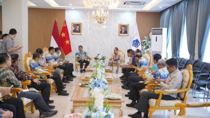 pertamina-patra-niaga-regional-sulawesi-melakukan-audiensi-dengan-gubernur-sulawesi-utara-mayjen-tni-purn-yulius-selvanus-dan-1792317084011_169