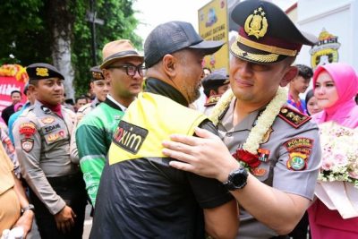 Momen Haru AKBP Wikha Tinggalkan Polres Bogor, Diantar Ojol-Supeltas