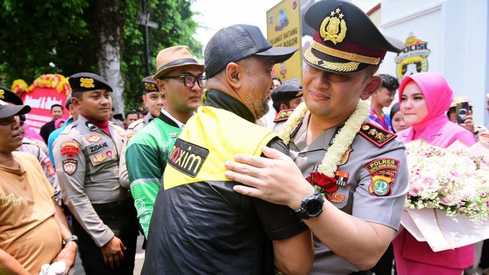 upacara-perpisahan-akbp-wikha-turut-dihadiri-ojol-hingga-supeltas-dok-istimewa-1792678580770_169