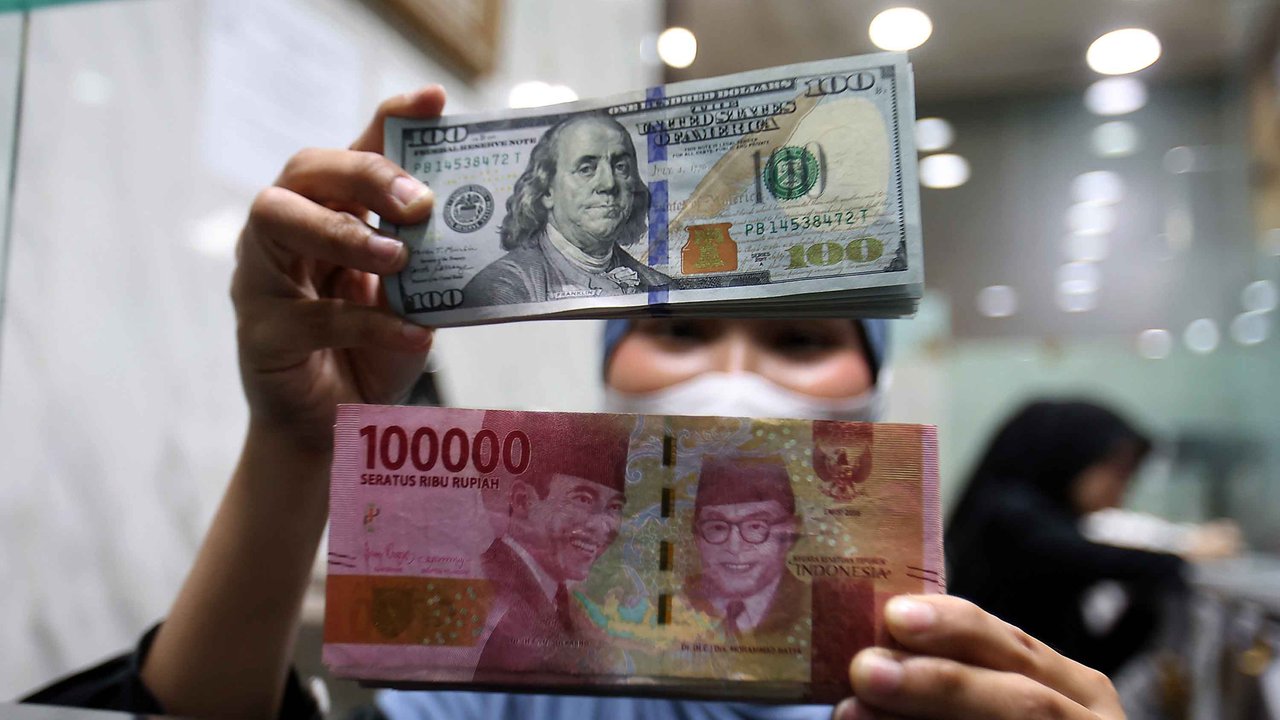 Prabowo Sebut Masyarakat Desa Tak Terdampak Pelemahan Rupiah, Ekonom: Kalau Harga Naik, Mereka Juga Terdampak