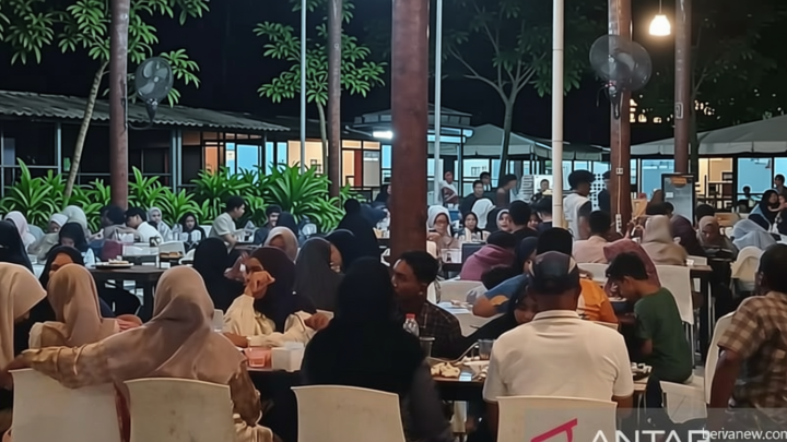 Solution For: Listrik Padam Total di Banda Aceh, Warkop Jadi Penyelamat Warga Cari Internet dan Charger HP