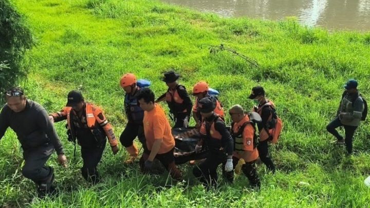 Special Plan: Tim SAR Temukan Jenazah Pria Hanyut di Kanal Banjir Barat Semarang
