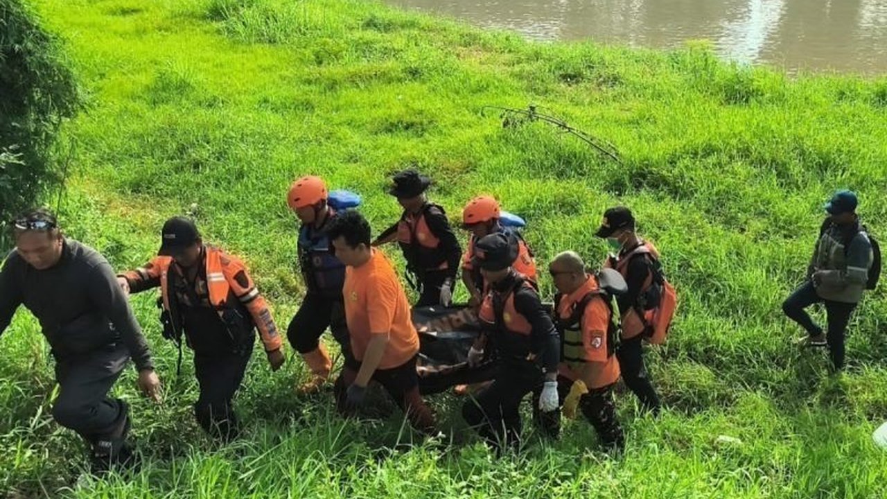 Tim SAR Temukan Jenazah Pria Hanyut di Kanal Banjir Barat Semarang