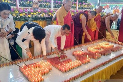 Latest Program: Cahaya Pelita Perdamaian Waisak 2026 Terangi Candi Mendut, Bawa Pesan Harmoni
