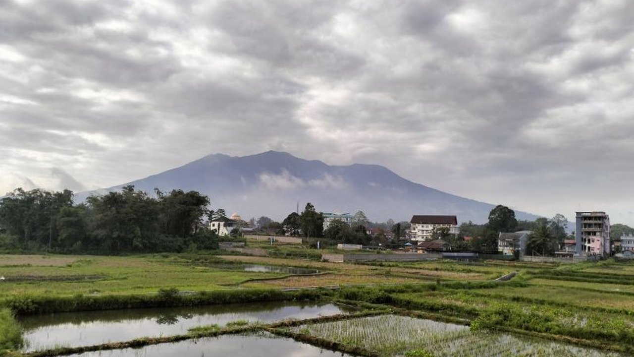 Gunung Marapi Erupsi – Semburkan Abu Vulkanik Setinggi 500 Meter