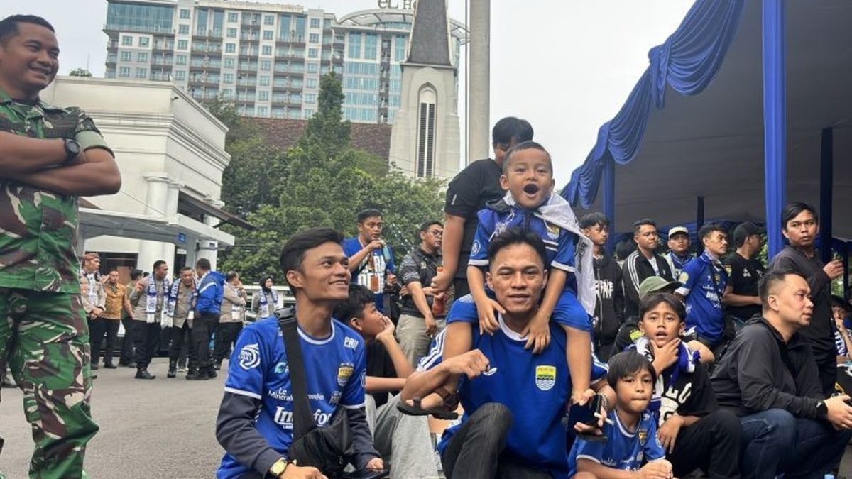 140101.576-polrestabes-bandung-kerahkan-2500-personel-amankan-pengamanan-nobar-persib-bandung-di-100-titik-1