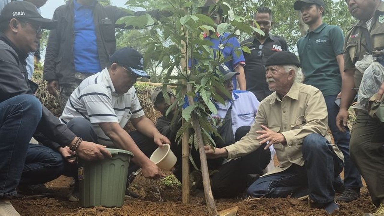 Kementerian Lingkungan Hidup Gandeng Buruh Hijaukan Hulu Bandung dengan 12.000 Pohon
