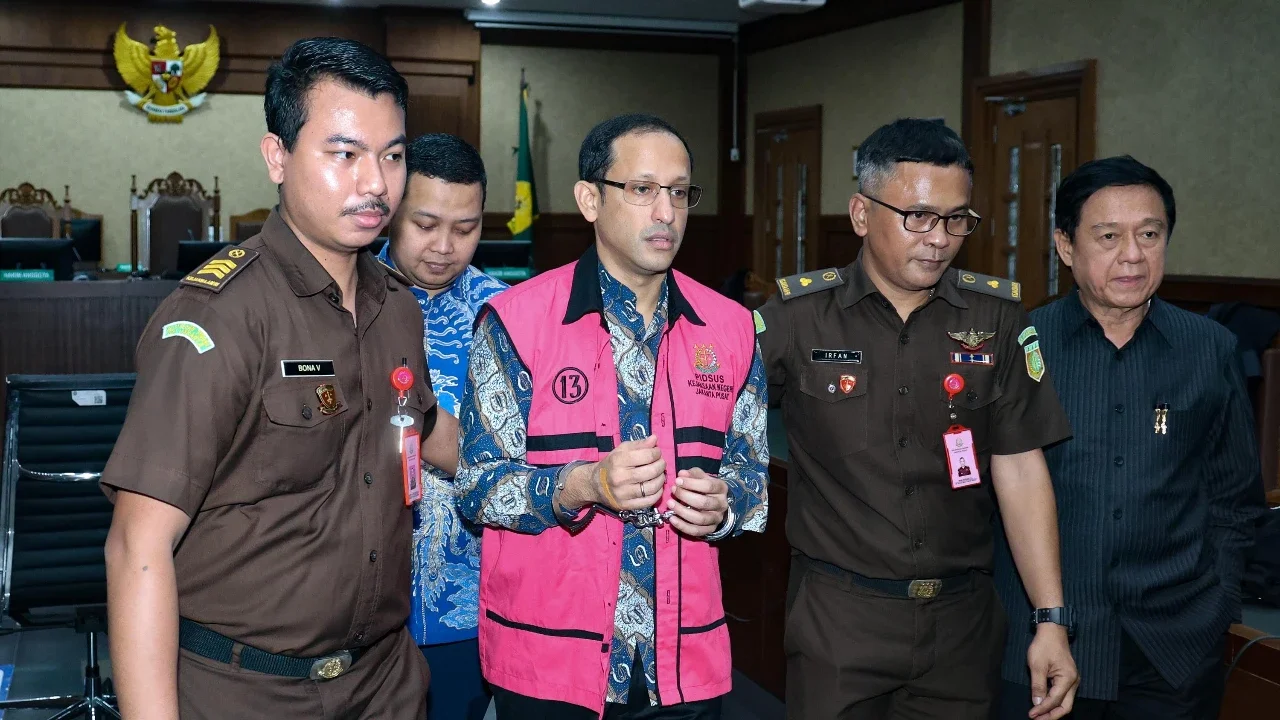 Main Agenda: FOTO: Nadiem Jelaskan Tim Bayangan Kemendikbudristek di Sidang Chromebook
