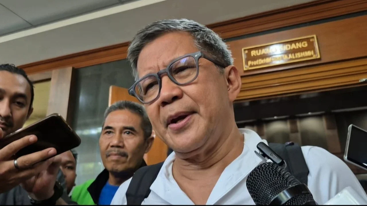 Rocky Gerung Hadiri Sidang Nadiem, Nilai Jaksa Kelelahan Hubungkan Fakta Jadi Bukti