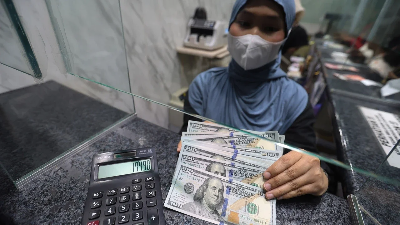 Ternyata Ini Faktor Buat Kurs Rupiah Anjlok Hingga Sentuh Level Rp17.500 per USD Hari Ini