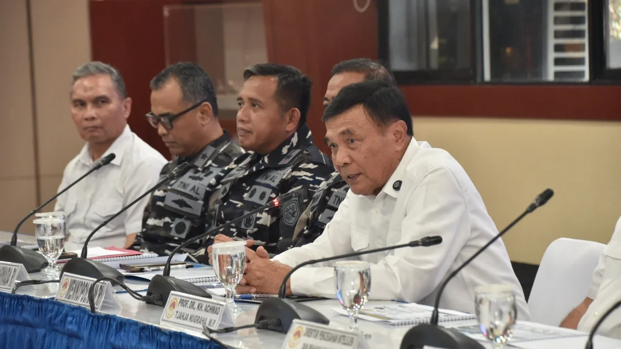 TNI AL Sikat Aktivitas Ilegal di Laut, Pengiriman Pasir Timah Ilegal Digagalkan