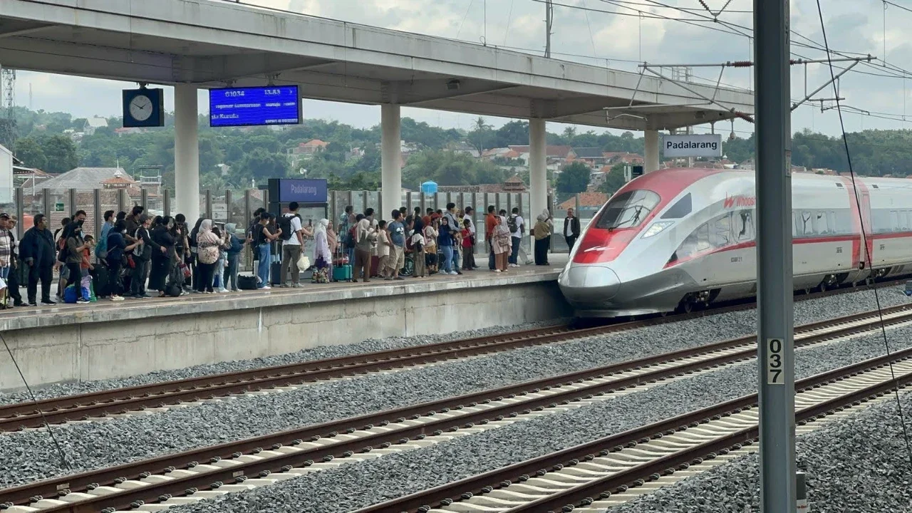 53.000 Tiket Kereta Cepat Whoosh Ludes Terjual Selama Periode Libur Panjang