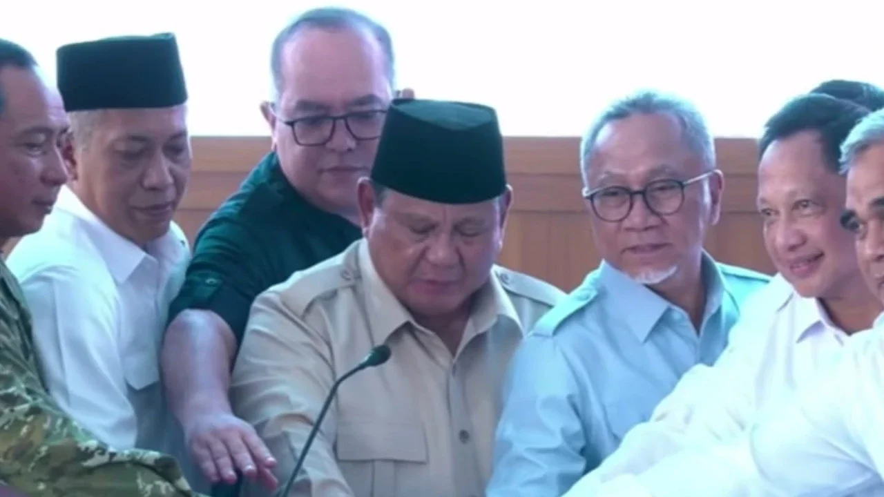 Mendagri Tito Dampingi Presiden Prabowo Resmikan Operasionalisasi 1.061 KDKMP