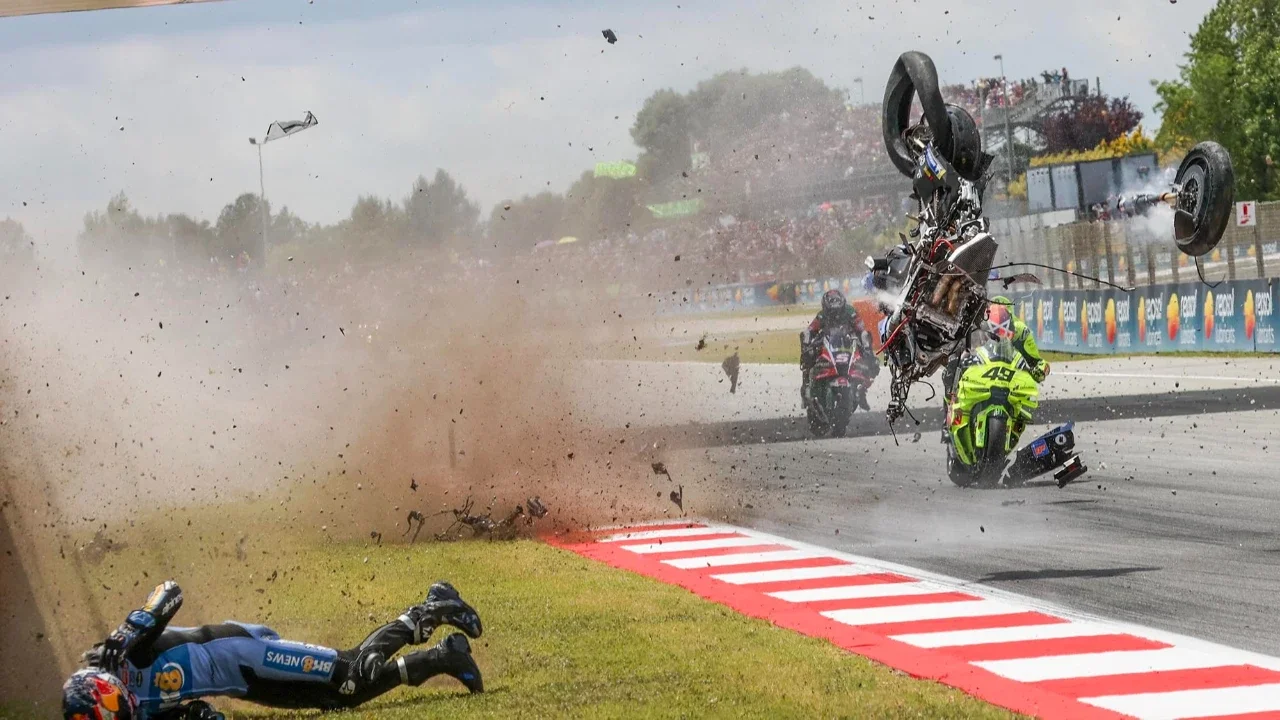 FOTO: Detik Detik Alex Marquez Terlempar dalam Kecelakaan Horor MotoGP Catalunya 2026