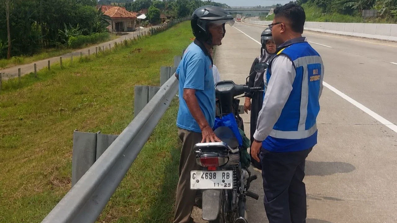 Nekat Masuk Tol, Pengendara Motor di Batang–Semarang Klaim Tak Paham Rute