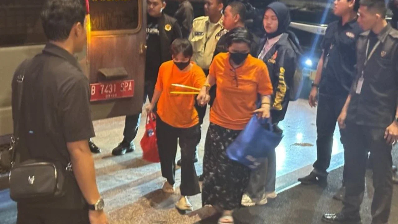 Dibantu Penerjemah, 40 WNA Tersangka Kasus Judi Online di Hayam Wuruk Diperiksa Bertahap
