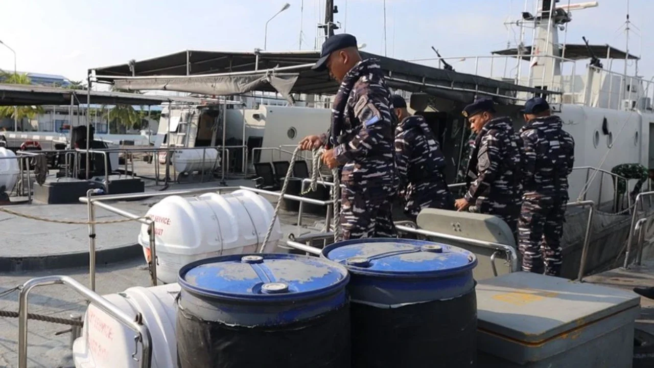 TNI AL dan Bea Cukai Gagalkan Penyelundupan Kapal Pengangkut Ballpress Ilegal di Sumatera Utara
