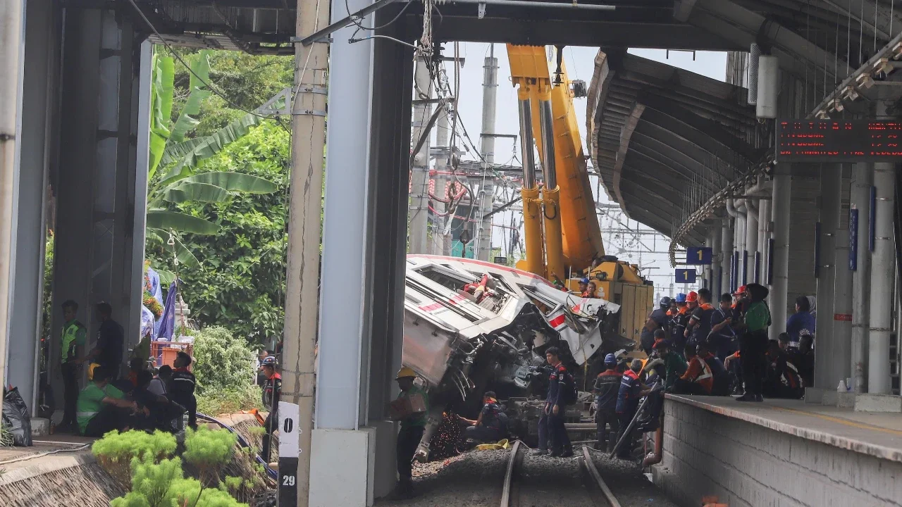 Menhub Soal Kecelakaan Kereta di Bekasi Timur, KRL Sempat Berhenti karena Kerumunan Warga