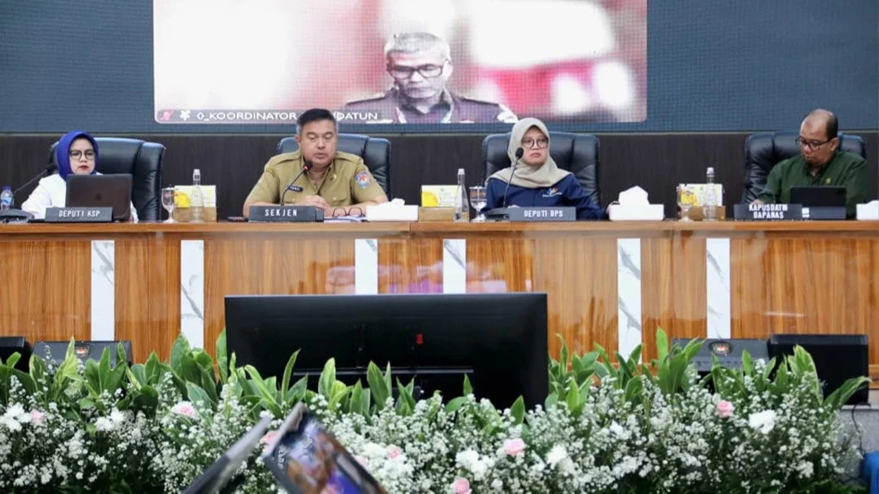 Jaga Stabilitas Harga, Sekjen Kemendagri Minta Bulog Percepat Distribusi Minyak Goreng ke Indonesia Timur