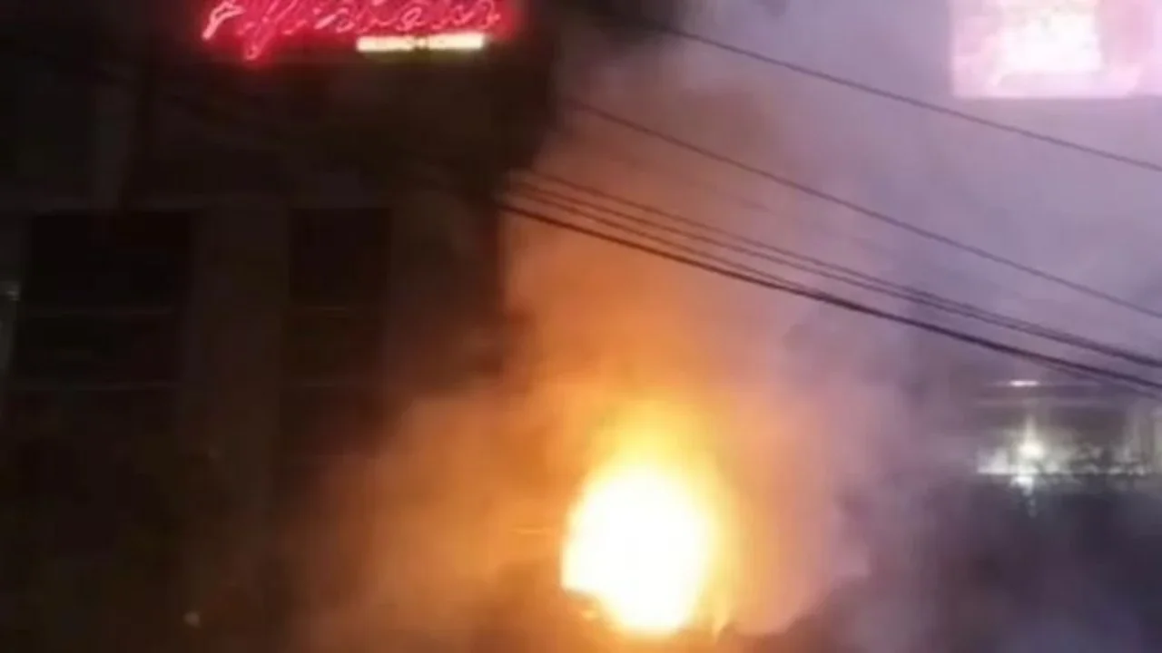 Satu Karyawan Luka Bakar Akibat Kebakaran Coffee Shop di Point Square – Penyebab Diduga Kebocoran Gas