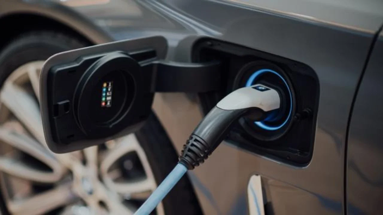 Insentif EV Berbasis Nikel Dinilai Bisa Perkuat Hilirisasi Industri