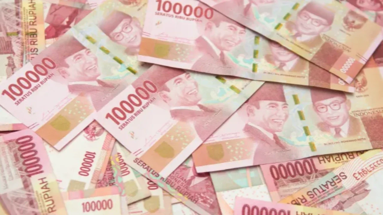 Kurs Rupiah Merosot ke Level Rp17.794 per USD, Pengamat Ungkap Biang Keroknya