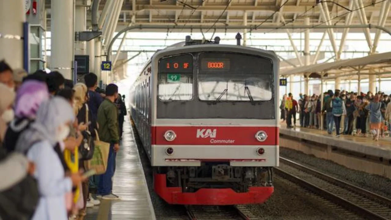 KRL Duri-Tangerang Alami Gangguan, Rangkaian Mogok Digandeng ke Rawabuay