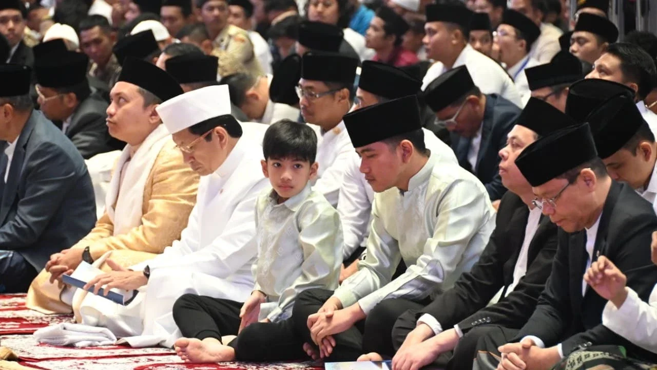 Main Agenda: Momen Gibran Bareng Keluarga Salat Iduladha di Masjid Istiqlal, Khutbah Singgung Lingkungan dan Kemanusiaan