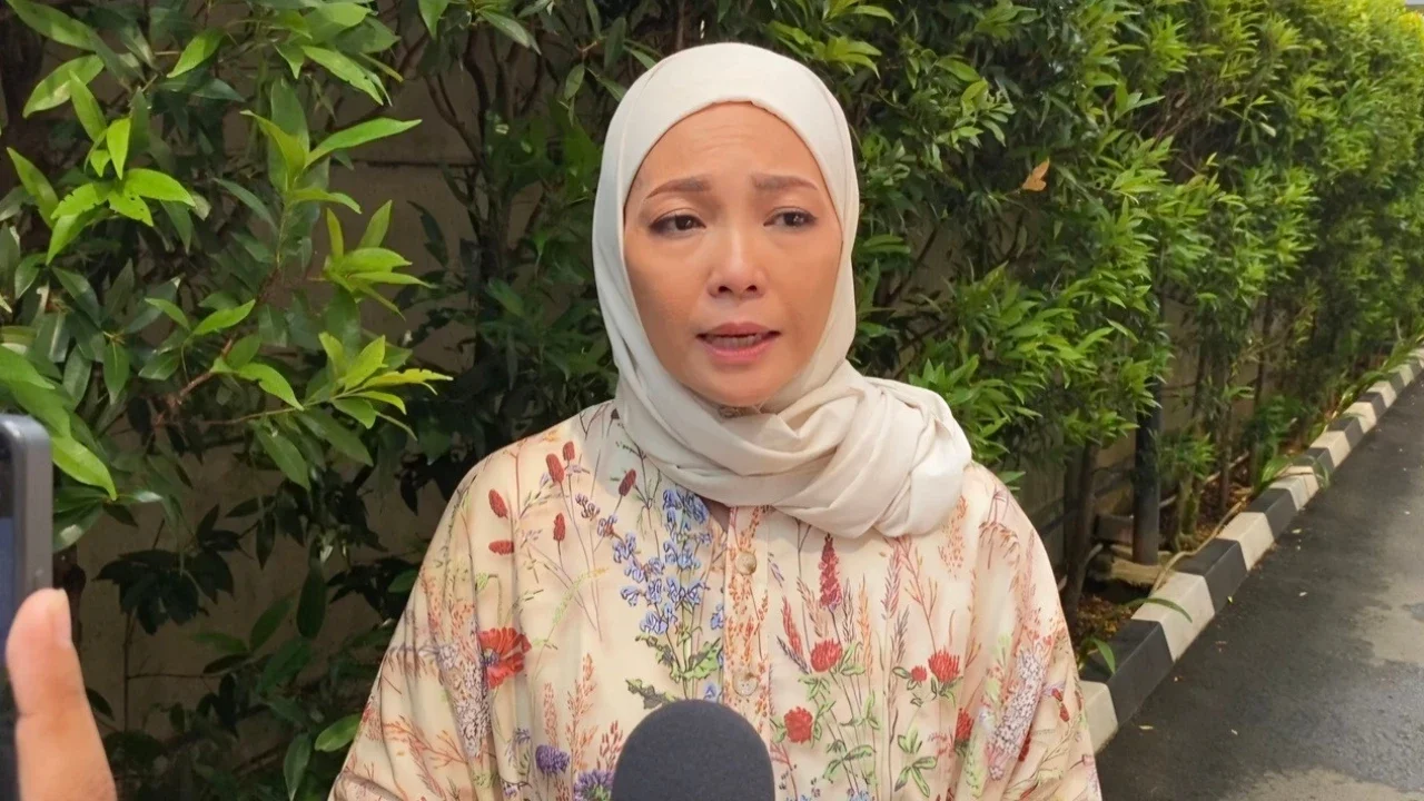 Cerita Istri Kenang Haji Bareng Gus Yaqut saat Jenguk di Rutan KPK, Air Mata Suami di Muzdalifah Tak Terlupakan