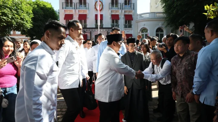 Meeting Results: Diaspora Indonesia di Paris Bahagia Salat Iduladha Bersama Prabowo: Rasanya Seperti Kumpul dengan Keluarga Besar