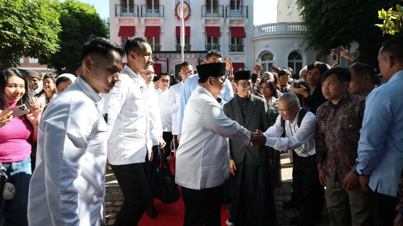 Diaspora Indonesia di Paris Bahagia Salat Iduladha Bersama Prabowo: Rasanya Seperti Kumpul dengan Keluarga Besar