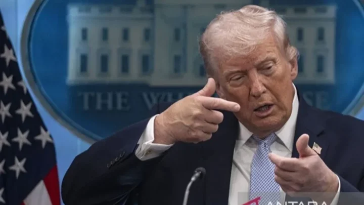 Main Agenda: Trump Ancam Hancurkan Oman jika Bantu Iran Kelola Selat Hormuz