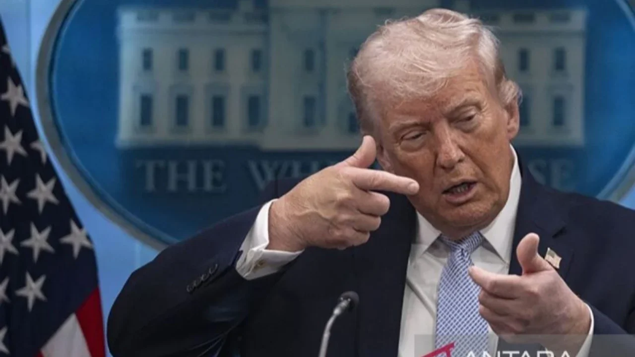 Main Agenda: Trump Ancam Hancurkan Oman jika Bantu Iran Kelola Selat Hormuz