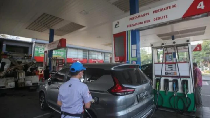 Latest Program: Rupiah Kian Amblas, Pemerintah Pastikan Harga BBM Subsidi Tidak Naik Sampai Akhir Tahun