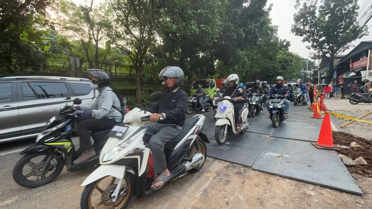 Jalan Lenteng Agung Diperbaiki Permanen Mulai Malam Ini