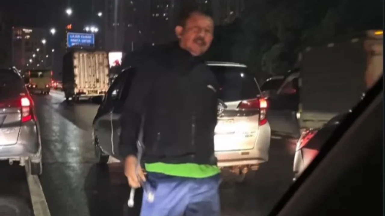 Kronologi Sopir Taksi Online Ngamuk di Tol JORR, Rusak Kendaraan Lain Kini Ditangkap Polisi