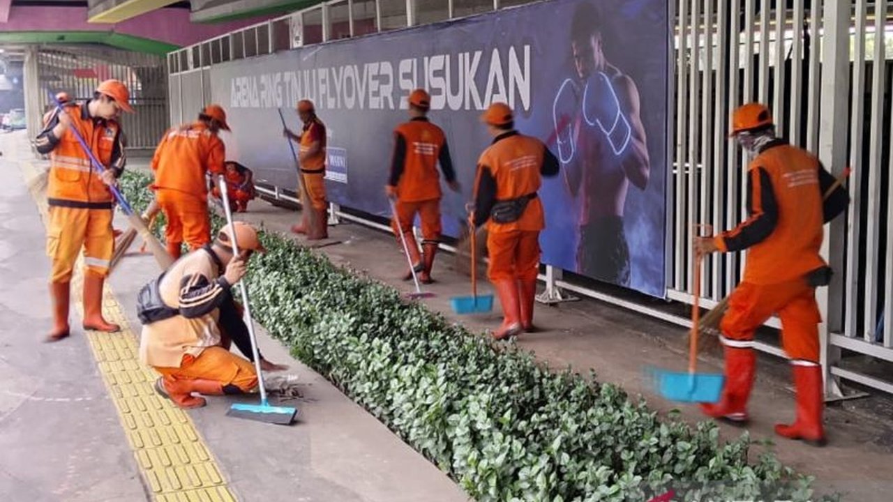 Pembersihan Massal Kolong Flyover Pasar Rebo: Siap Sambut Fasilitas Olahraga Baru