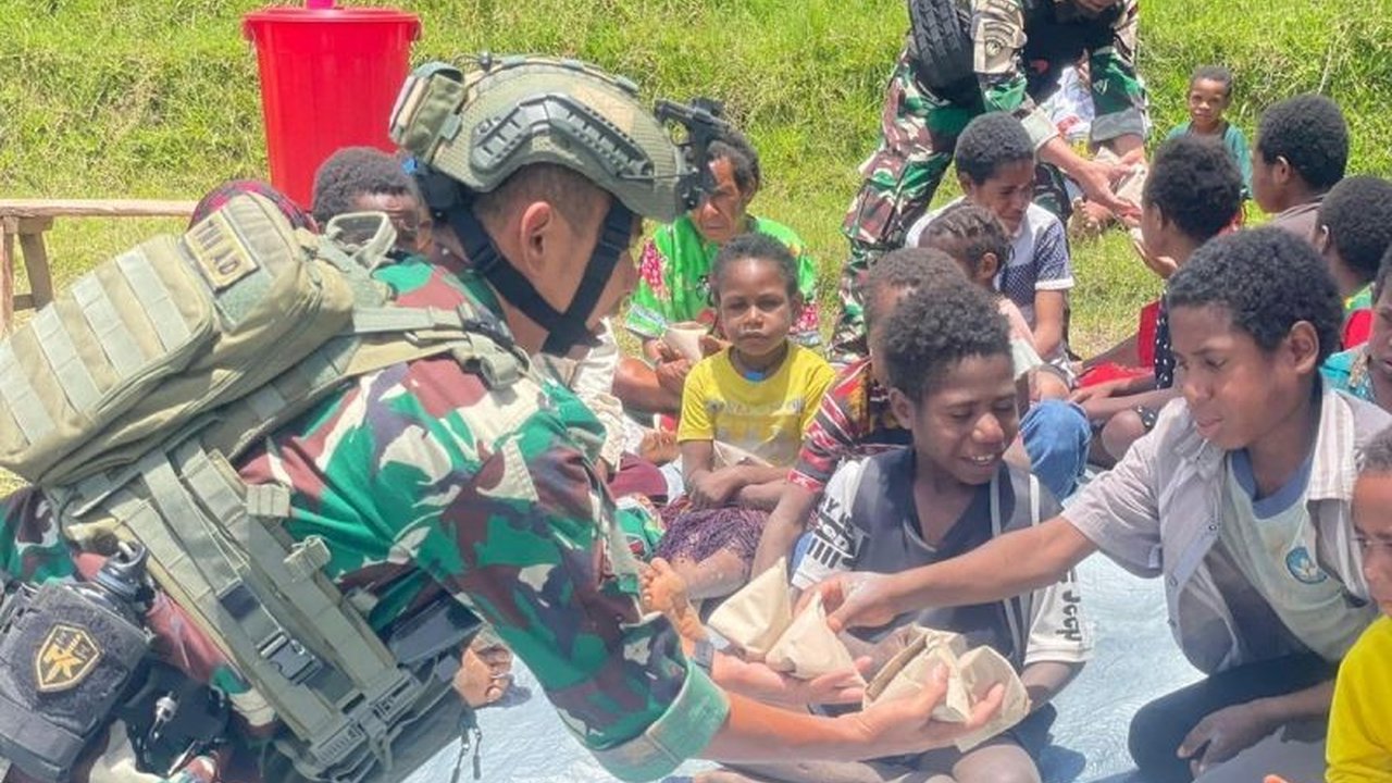 Satgas Yonif 511/DY Gelar Makan Bersama ke-15, Eratkan Kemanunggalan TNI-Rakyat di Lanny Jaya