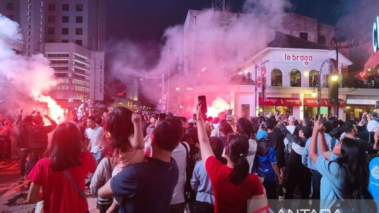 Pesta Biru di Bandung: Persib Hattrick Juara Liga, Ukir Sejarah Dominasi Tiga Musim Beruntun