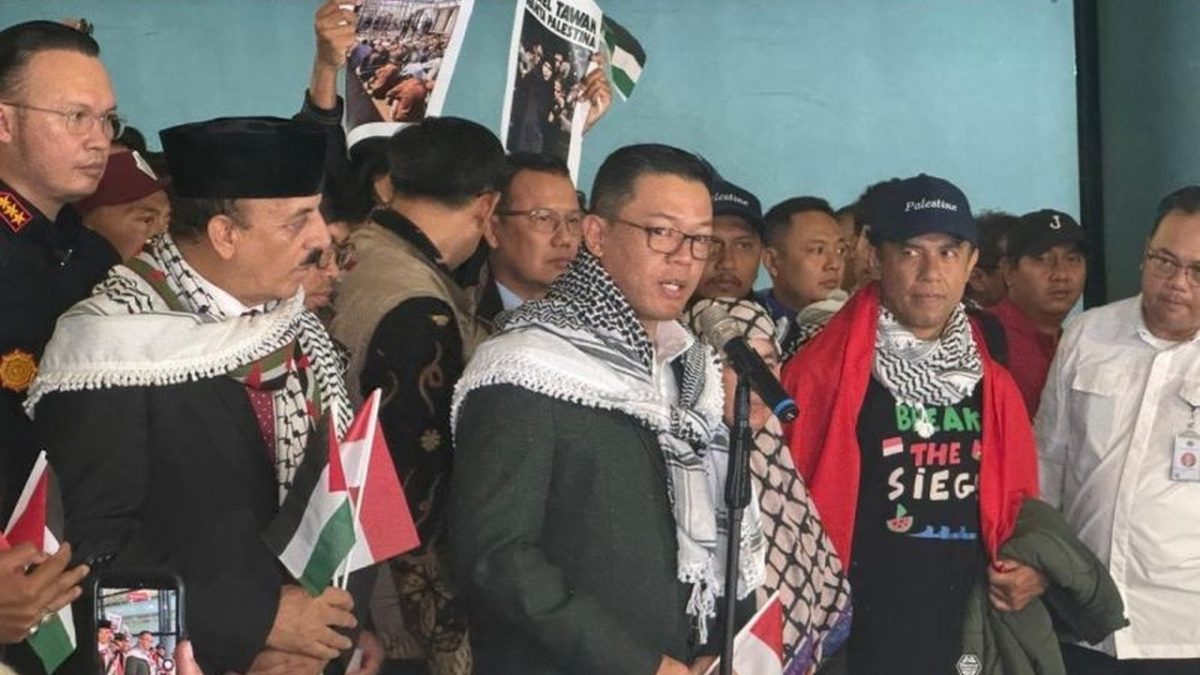 200153.400-kemlu-ri-kecam-pencegatan-kapal-israel-sambut-kepulangan-wni-gsf-dengan-selamat-1