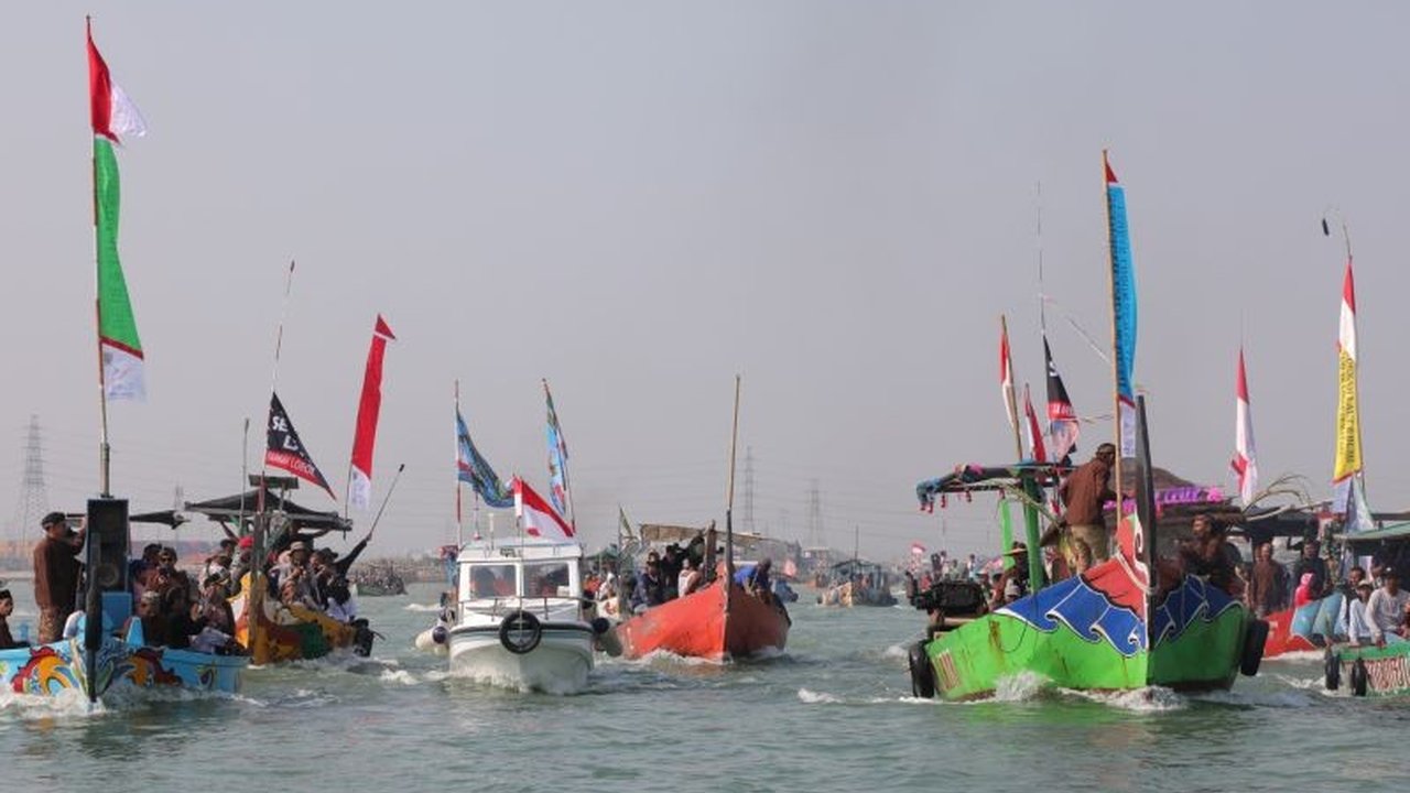 Meriahnya Sedekah Laut Tambaklorok Semarang: Ratusan Kapal Nelayan Jaga Tradisi Leluhur