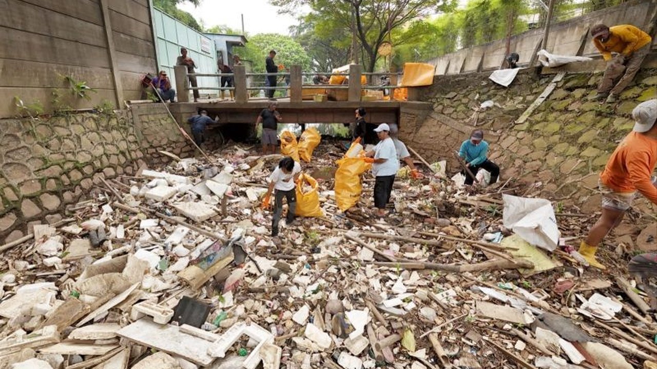 Gerakan Bebersih Kali Sabi Tangerang: 39,7 Ton Sampah Berhasil Diangkut dalam Aksi Kolaborasi Mitigasi Bencana