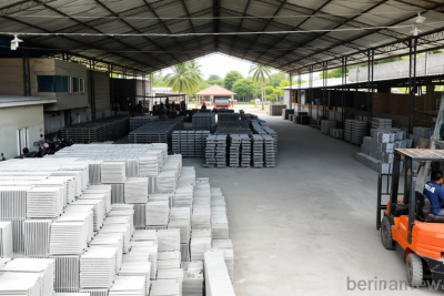 Facing Challenges: Permintaan Material Konstruksi Meningkat, Produsen Genteng Beton Solo Perluas Pasar Jawa Tengah