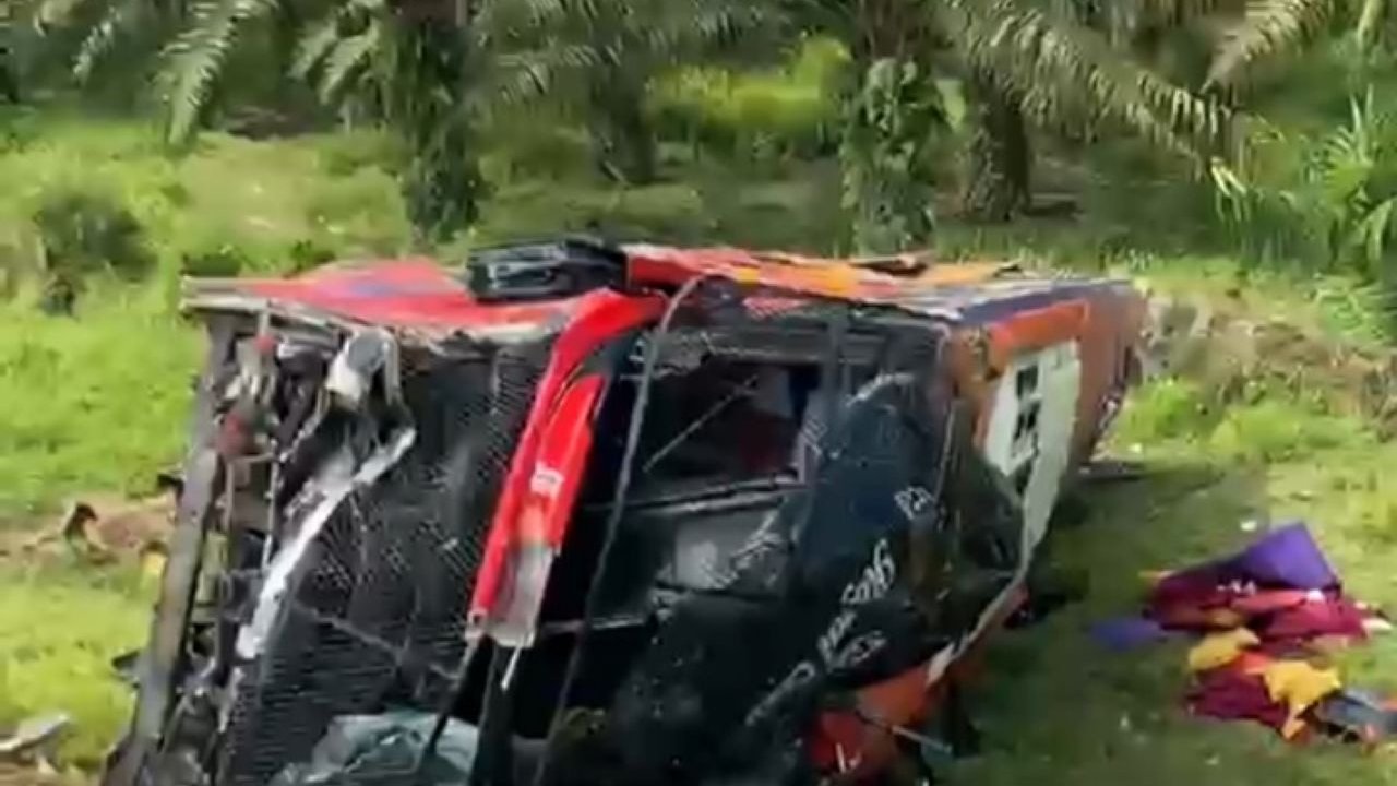 Important News: Bus Penumpang Terguling di Tol Tebing Tinggi, 4 Orang Tewas di Tempat